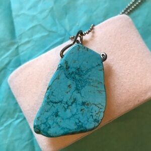 Vibrant Turquoise Cabochon Necklace with Silver-Toned Setting